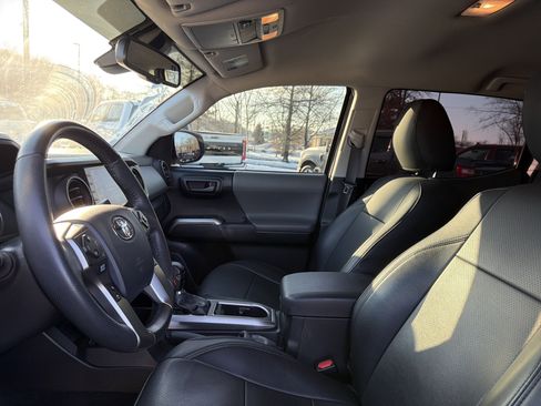 Used 2020 Toyota Tacoma SR5 image 12