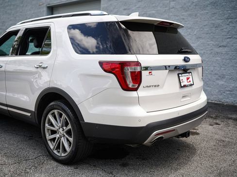 Used 2017 Ford Explorer Limited w/ Equipment Group 301A AWD/4WD image 13