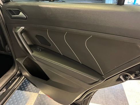 Certified 2022 Volkswagen Tiguan SE R-Line FWD image 14
