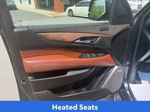 Used 2019 Cadillac Escalade Luxury AWD/4WD image 6