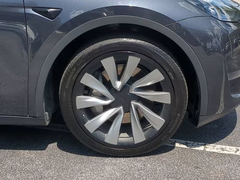 Used 2024 Tesla Model Y Long Range AWD/4WD image 11