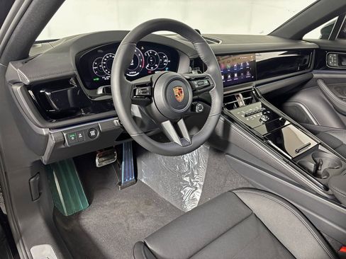 Used 2026 Porsche Panamera 4 image 4