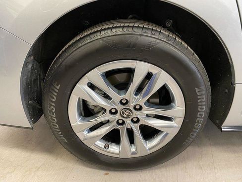 Used 2025 Toyota Sienna Limited image 27