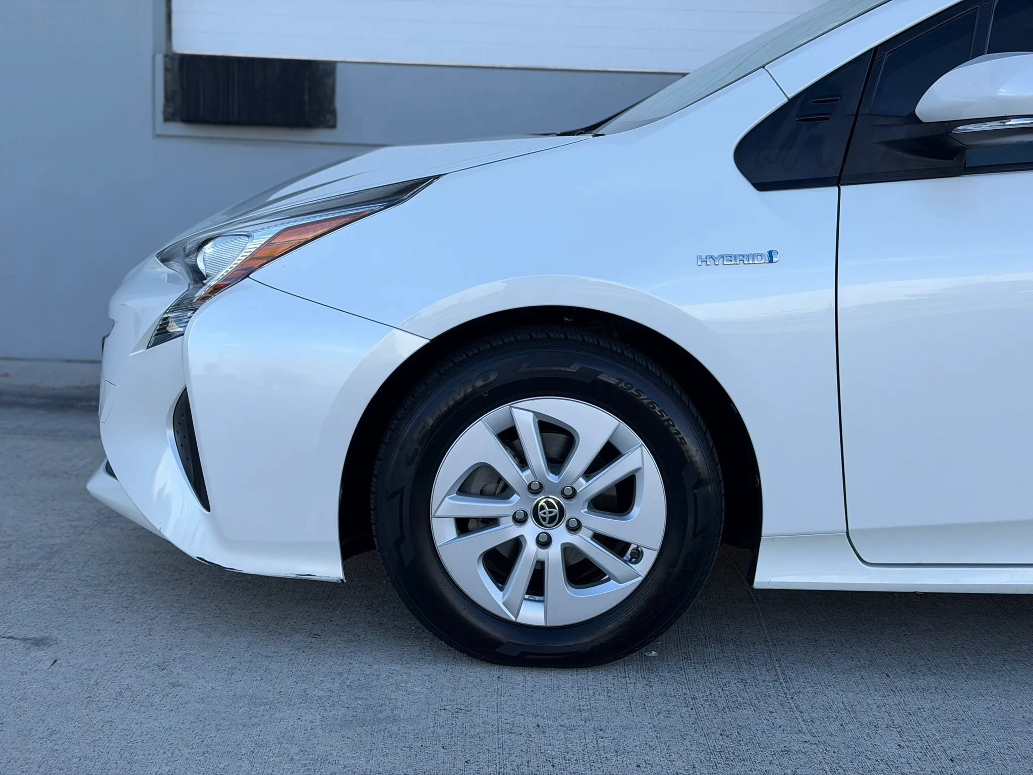 Used 2016 Toyota Prius Two w/ Preferred Accessory Package FWD image 25