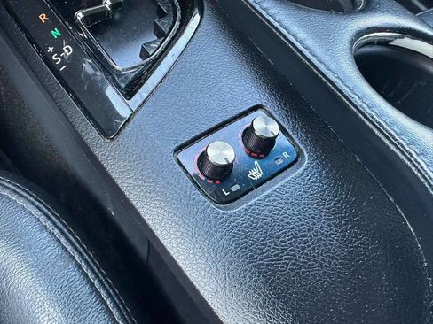 Used 2013 Toyota Avalon XLE FWD image 17