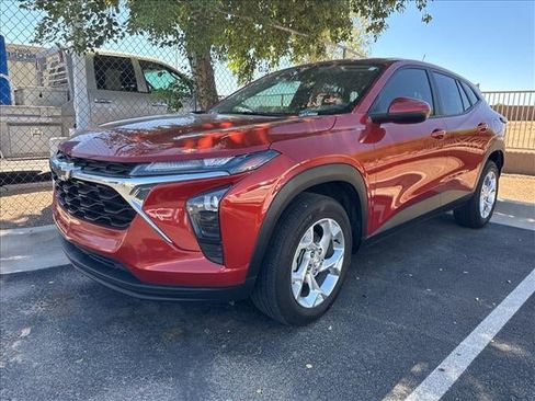 Used 2024 Chevrolet Trax LS w/ LS Convenience Package FWD image 1