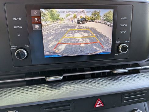 Used 2024 Kia Carnival LX FWD image 24