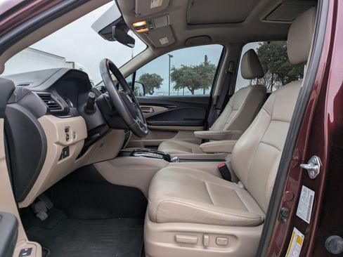Used 2022 Honda Pilot Touring image 9