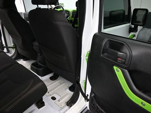 Used 2017 Jeep Wrangler Unlimited Rubicon image 20