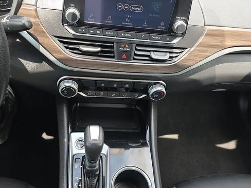 Used 2024 Nissan Altima 2.5 SV FWD image 27