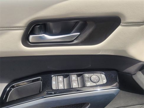 Used 2024 Nissan Pathfinder SL image 15