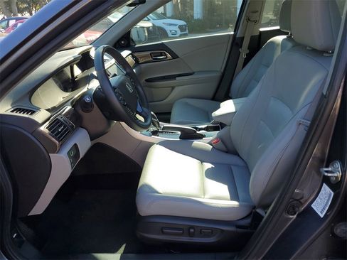 Used 2017 Honda Accord EX-L image 16