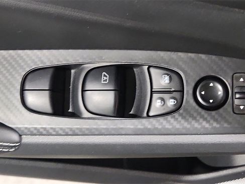 Used 2025 Nissan Altima 2.5 SV image 17