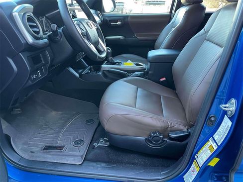 Used 2016 Toyota Tacoma Limited image 24