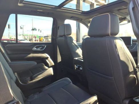 Used 2023 GMC Yukon SLT w/ SLT Luxury Package image 39