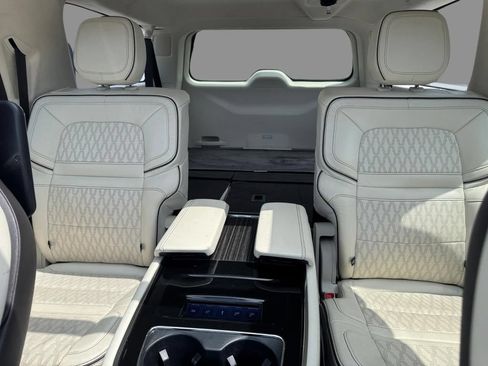 Used 2023 Lincoln Navigator L Black Label AWD/4WD image 16
