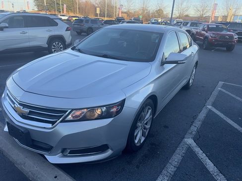 Used 2017 Chevrolet Impala LT w/ Convenience Package image 2