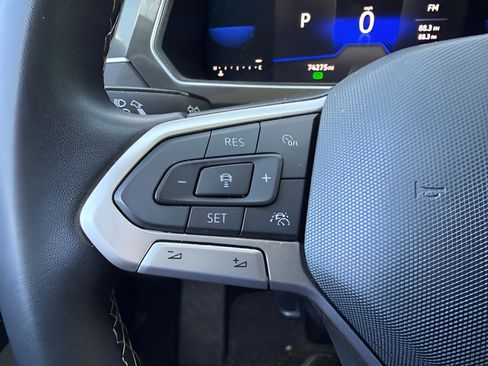 Used 2023 Volkswagen Tiguan SE AWD/4WD image 16