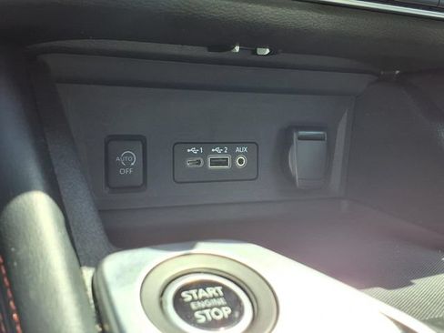 Used 2025 Nissan Sentra SR w/ SR Premium Package FWD image 8