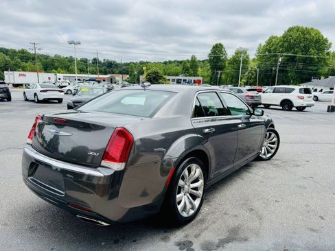 Used 2018 Chrysler 300 Limited w/ Safetytec Plus Group image 4