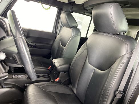 Used 2014 Jeep Wrangler Unlimited Sahara AWD/4WD image 15