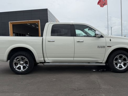 Used 2017 RAM 1500 Laramie w/ Convenience Group AWD/4WD image 4