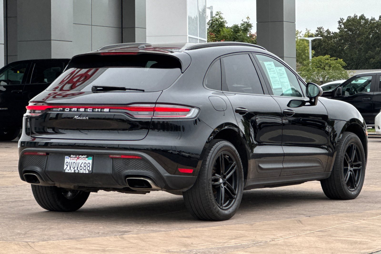 Used 2022 Porsche Macan AWD/4WD image 4