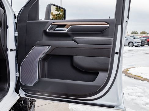 Used 2024 Chevrolet Silverado 3500 High Country w/ High Country Premium Package image 37