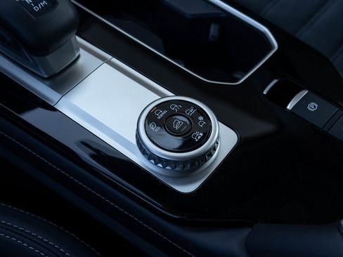 Used 2025 Mitsubishi Outlander SE image 29