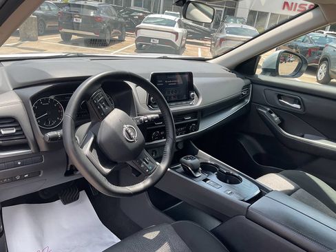 Used 2025 Nissan Rogue SV FWD image 13