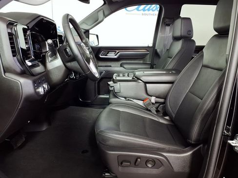 Used 2025 GMC Sierra 1500 SLT AWD/4WD image 8