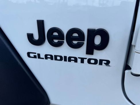 Used 2020 Jeep Gladiator Sport w/ Quick Order Package 24S AWD/4WD image 4