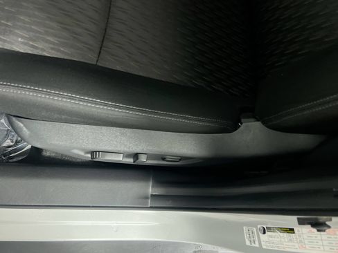 Used 2018 Nissan Rogue SV FWD image 9