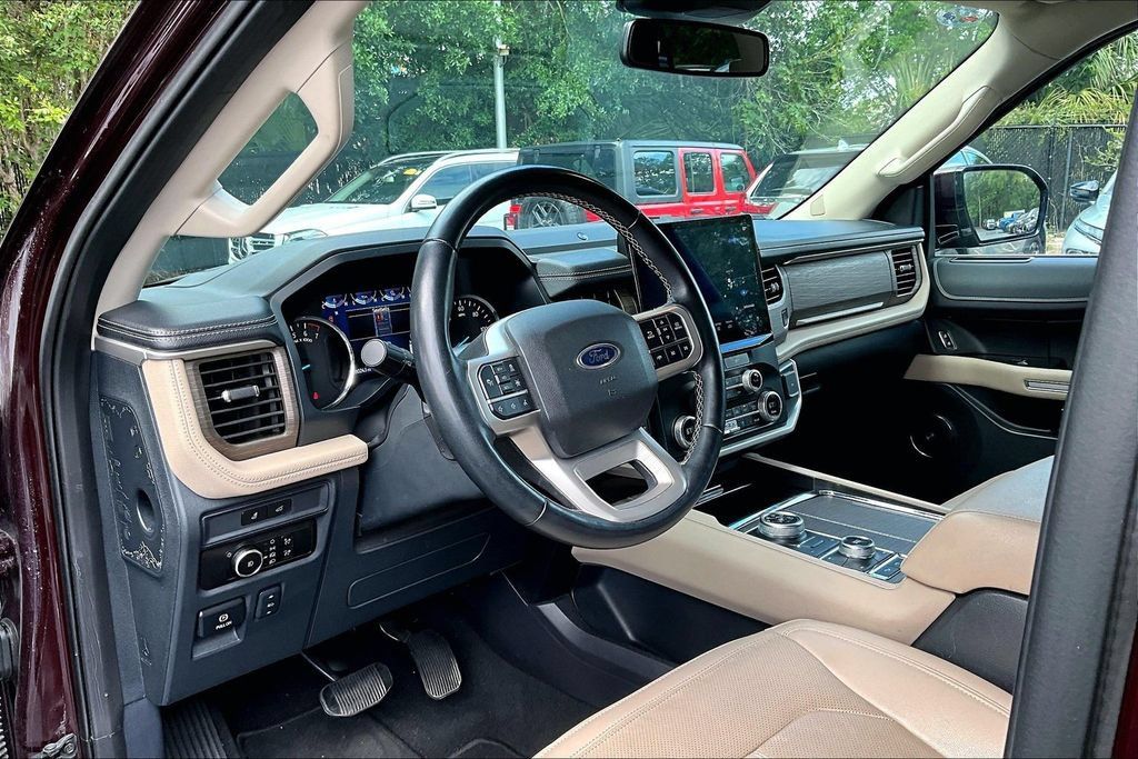 Used 2024 Ford Expedition Limited AWD/4WD image 15