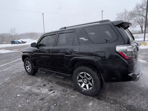 Certified 2023 Toyota 4Runner TRD Off-Road Premium image 4