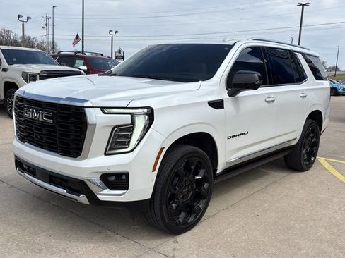 Used 2025 GMC Yukon Denali w/ Denali Reserve Package image 11