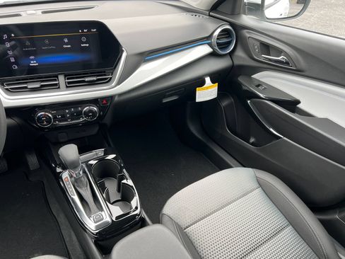 New 2026 Chevrolet Trax LT w/ LT Convenience Package FWD image 30
