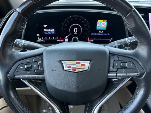 Used 2024 Cadillac Escalade Premium Luxury RWD image 33