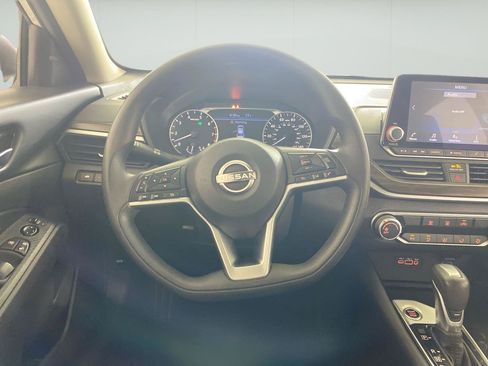Used 2024 Nissan Altima 2.5 SV FWD image 19