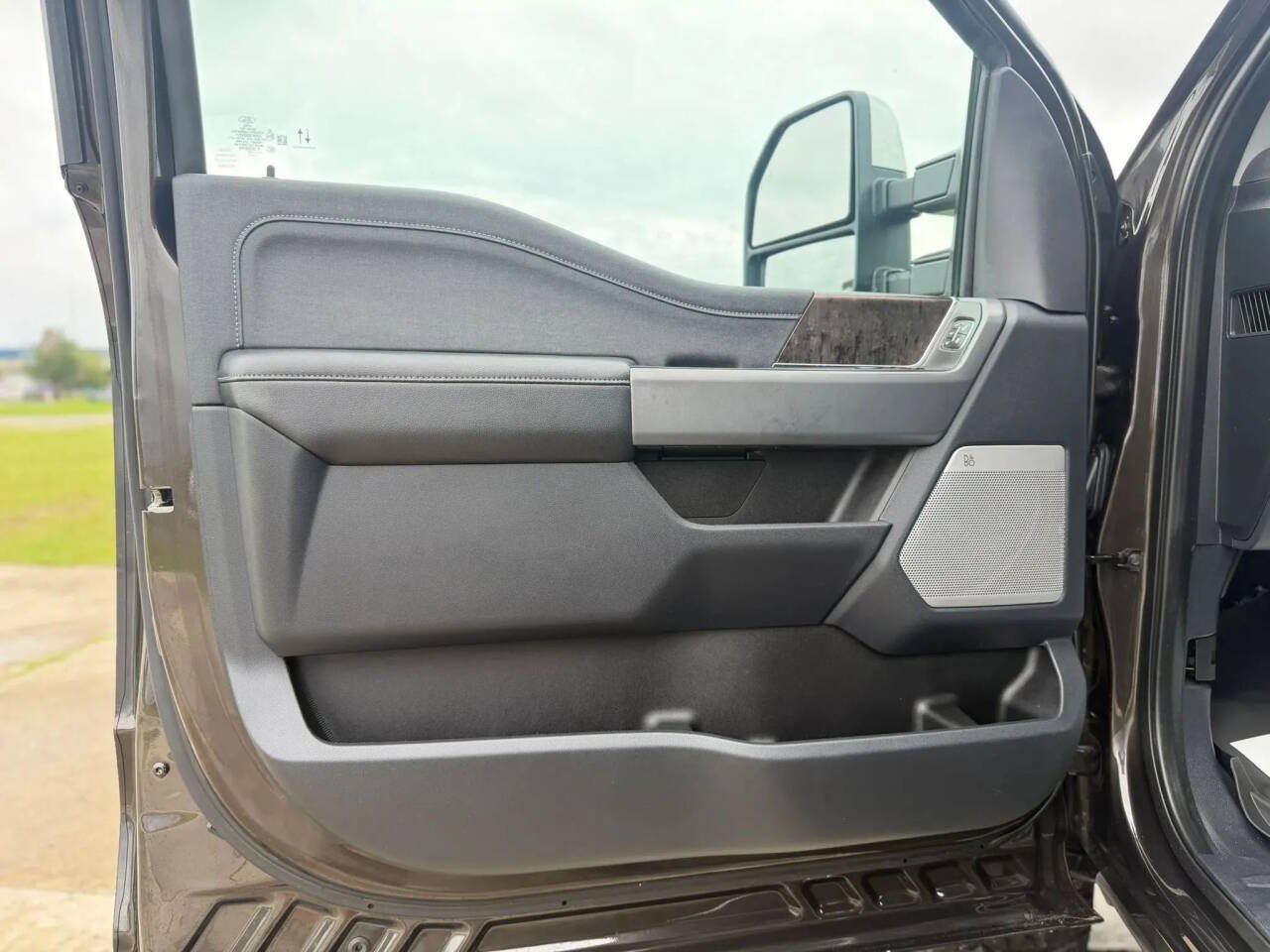 Used 2024 Ford F250 Lariat w/ Lariat Ultimate Package AWD/4WD image 11