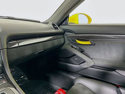 Used 2022 Porsche 718 Cayman GT4 RWD image 17