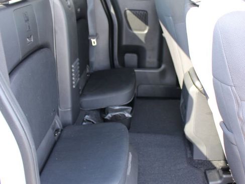 Used 2025 Nissan Frontier SV image 26