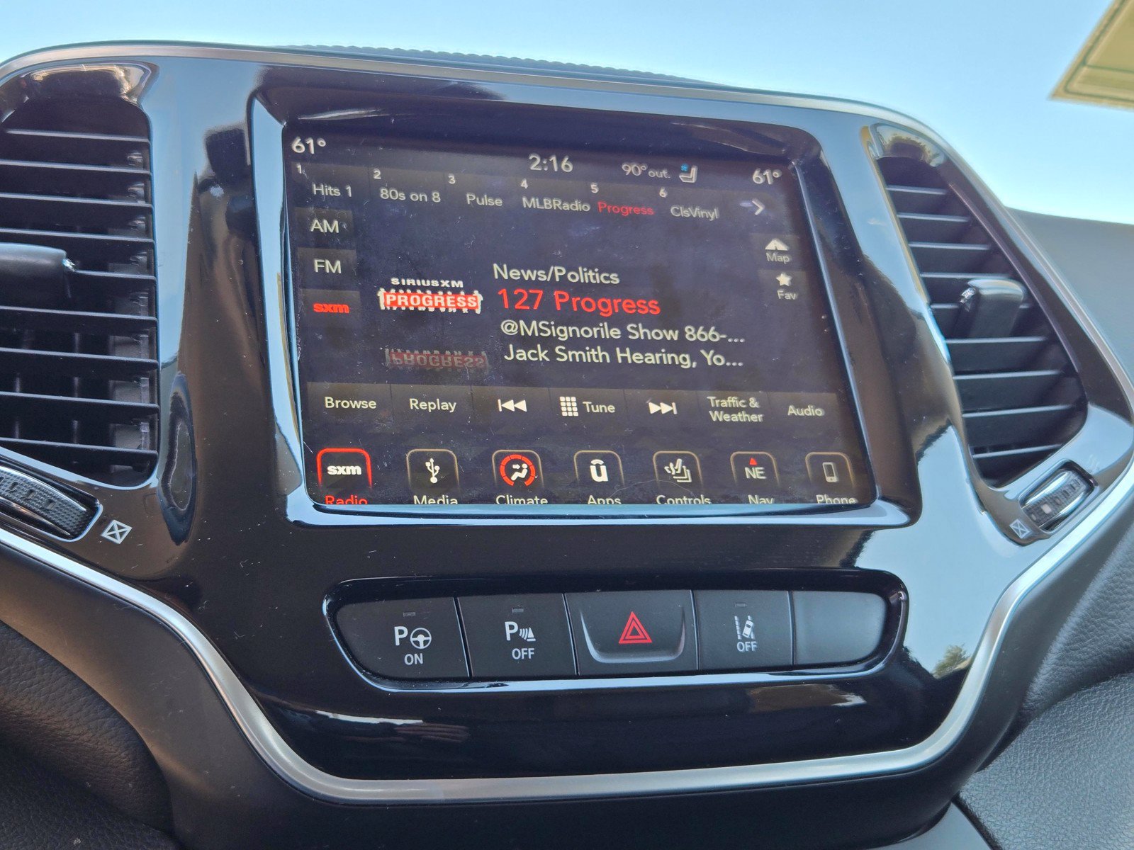 Used 2019 Jeep Cherokee Limited w/ Luxury Group AWD/4WD image 19