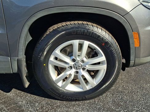 Used 2015 Volkswagen Tiguan S image 8