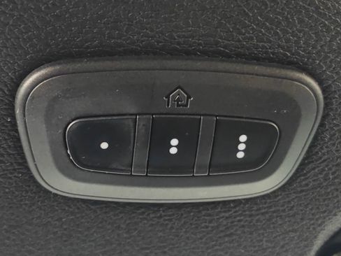 Used 2019 Jeep Wrangler Unlimited Sahara image 11