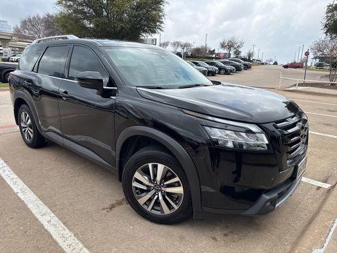 Certified 2024 Nissan Pathfinder SL w/ Lighting Package (N92) image 4