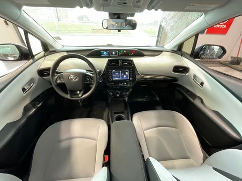 Used 2022 Toyota Prius LE FWD image 7