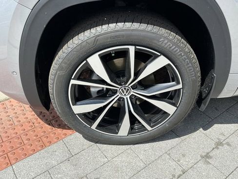 New 2025 Volkswagen Atlas Cross Sport SEL Premium R-Line image 9