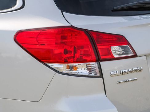 Used 2014 Subaru Outback 2.5i Limited image 11