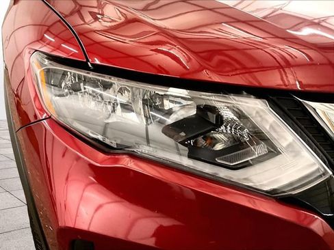 Used 2018 Nissan Rogue SV AWD/4WD image 27